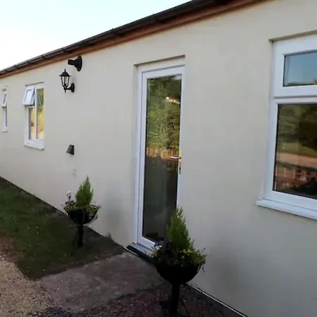 Glenview Lodge Accommodation, Monmouthshire Usk Exterior photo